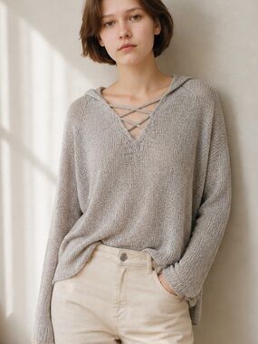 •NWT Women’s Lavender Field Hooded Sweater Size Small Soft Gray Criss Cross